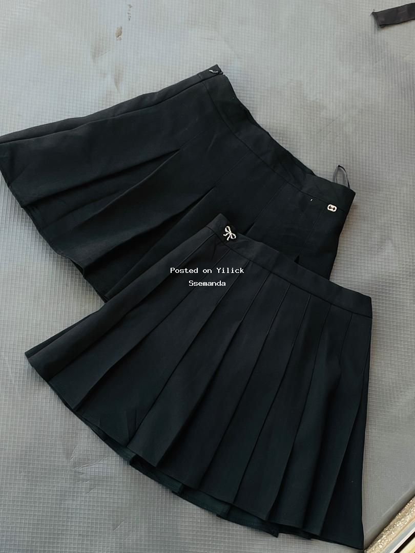 Stylish Black Pleated Skirt Set for Modern Fashion for sale in Wakiso - Yilick