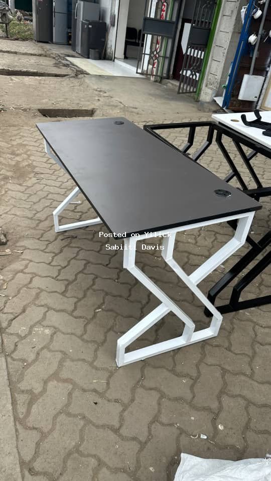 Stylish Black and White Modern Office Desk for sale in Kampala - Yilick