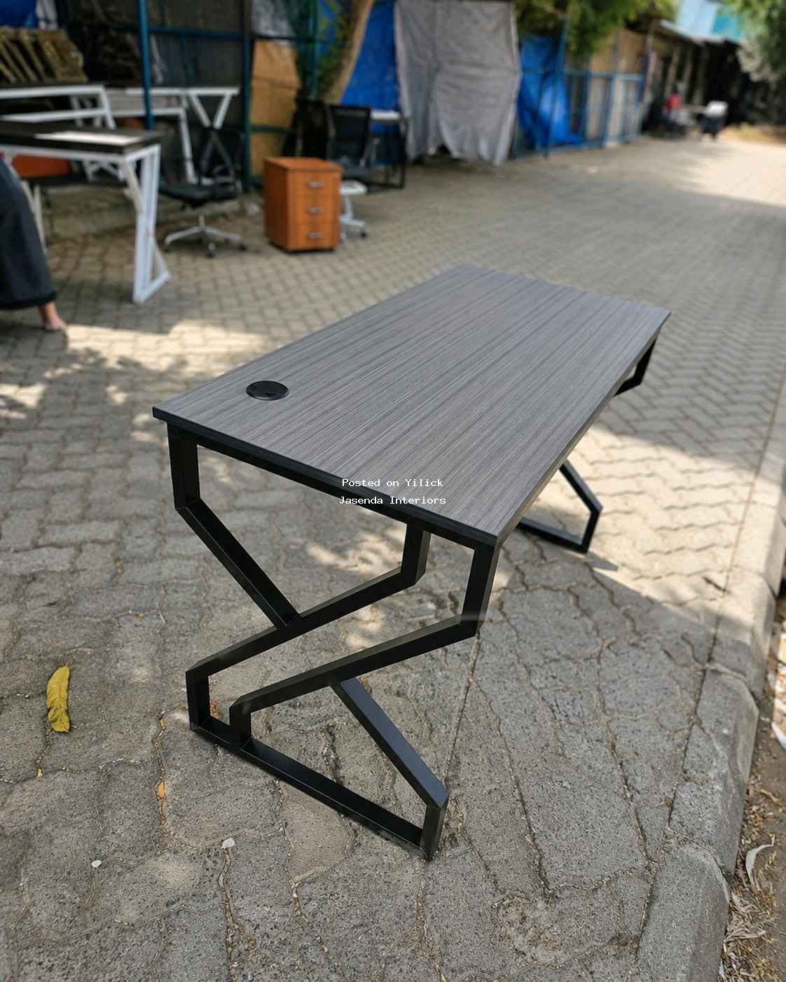 Metallic Office Desk/Office Table/Reading Desk/Modern Office Table/05 for sale in Kampala - Yilick