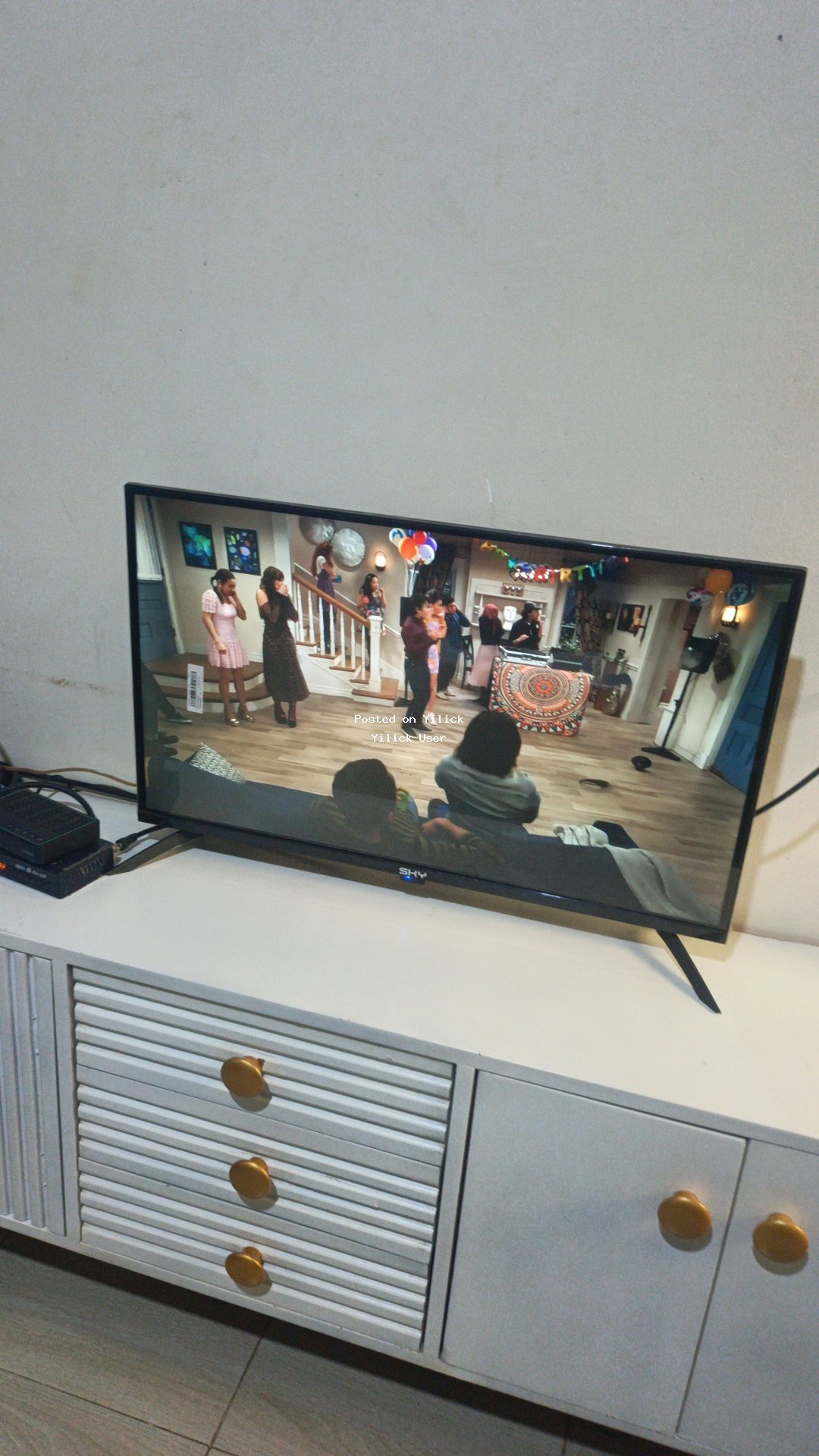 32-inch Sky Smart TV with Stunning Picture Quality for sale in Kampala - Yilick