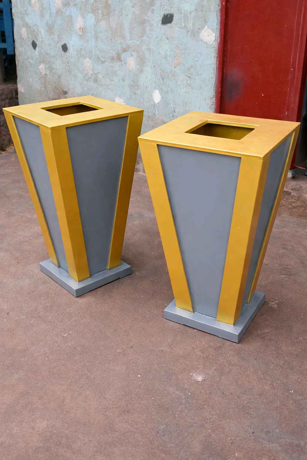 wooden garden flower vase for sale in Kampala - Yilick