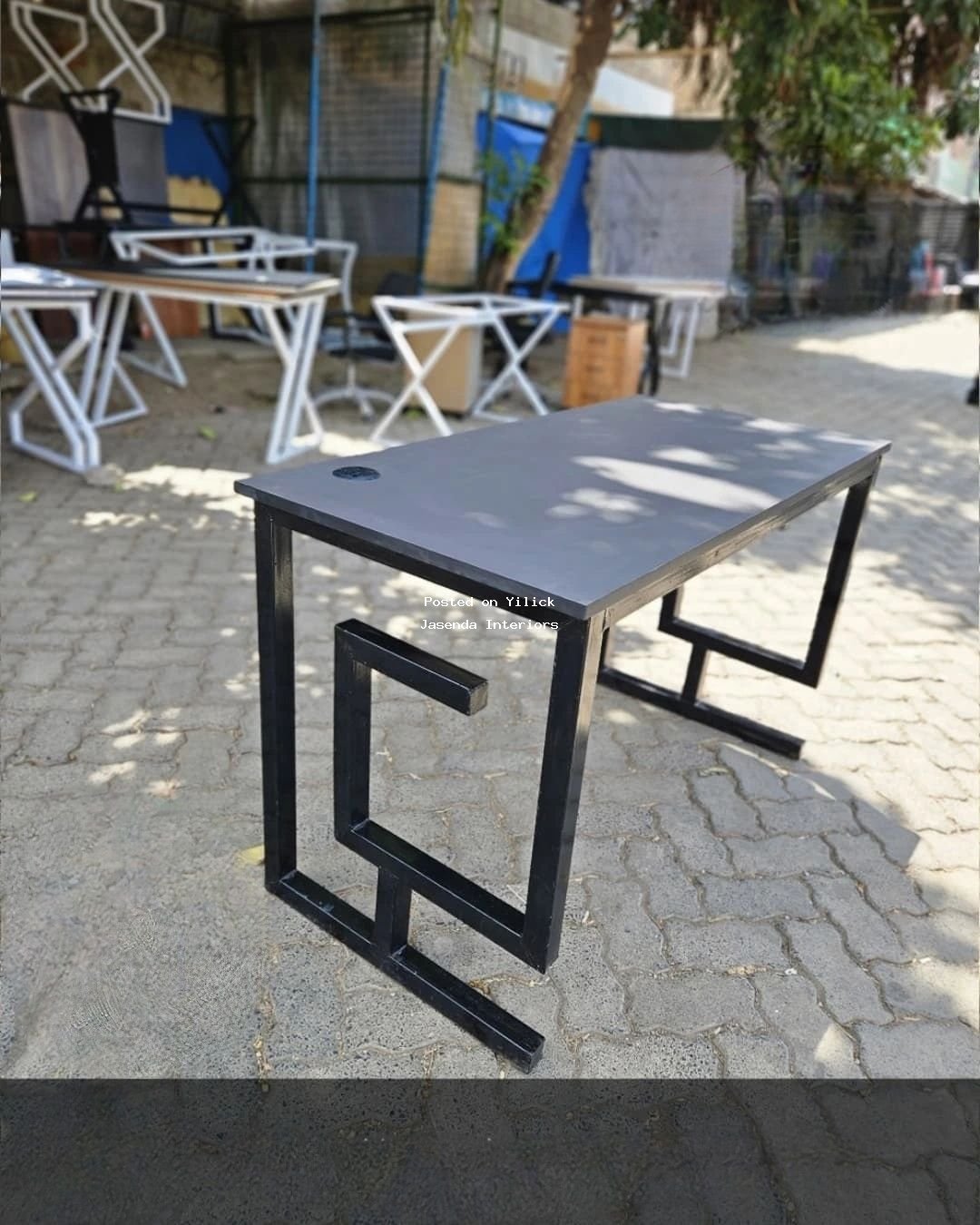 Modern Stylish Office Desk with Unique Design for sale in Kampala - Yilick