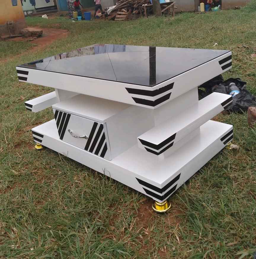 Center table bar medium size/ center table for sale in Kampala - Yilick