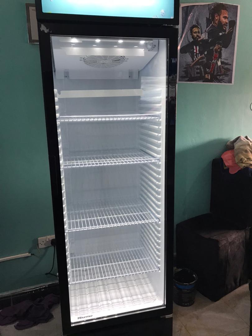 Hisense 367L Beverage Display Fridge/Chiller — Slightly Used, Excellent Cooling Condition For Sale for sale in Kampala - Yilick