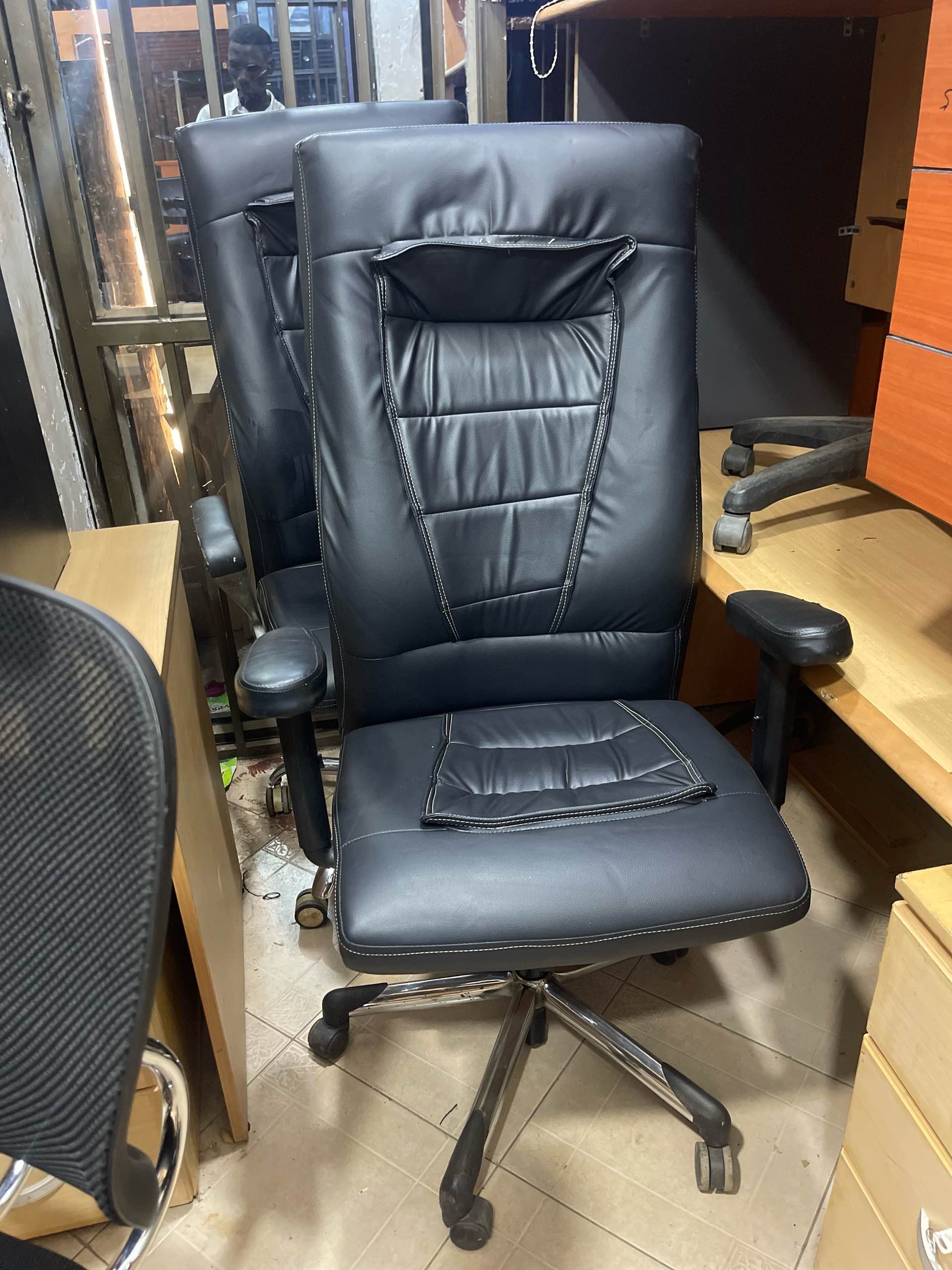 Executive office chairs for sale in Kampala - Yilick