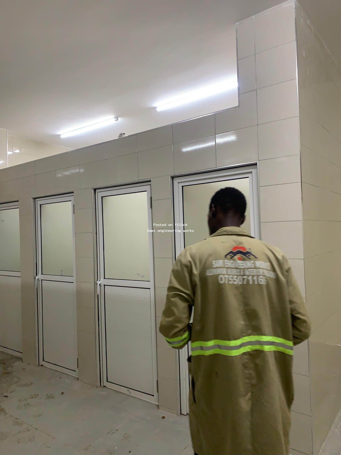 Aluminium bathroom door Kampala for sale in Kampala - Yilick