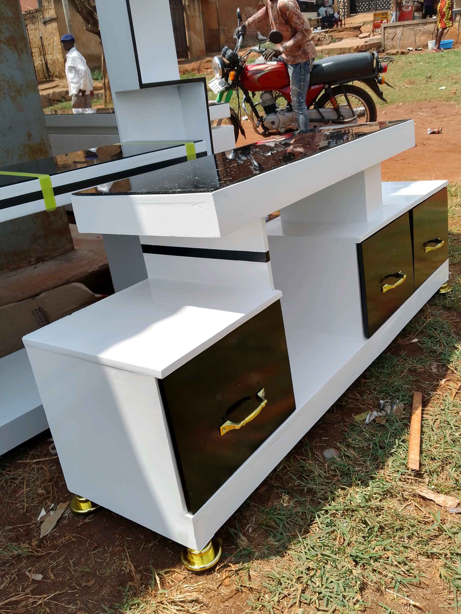 Tv stand/ wooden brand new tv stand for sale in Kampala - Yilick