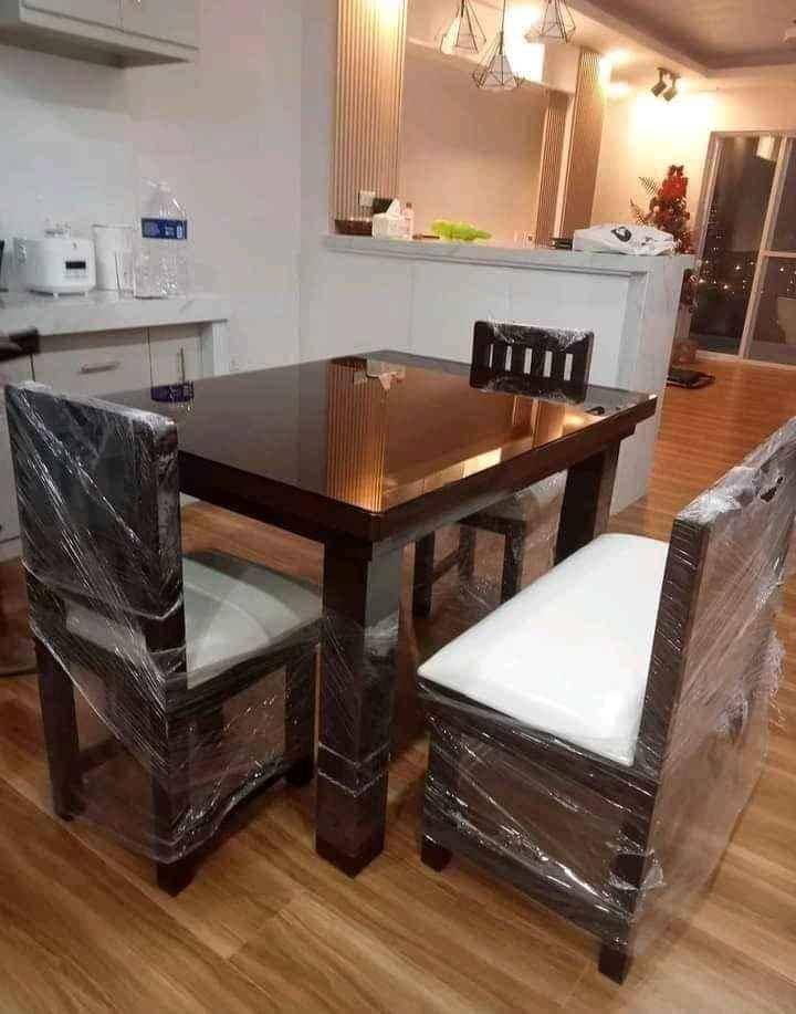 Beautiful Dining tables for sale at good prices. for sale in Wakiso - Yilick