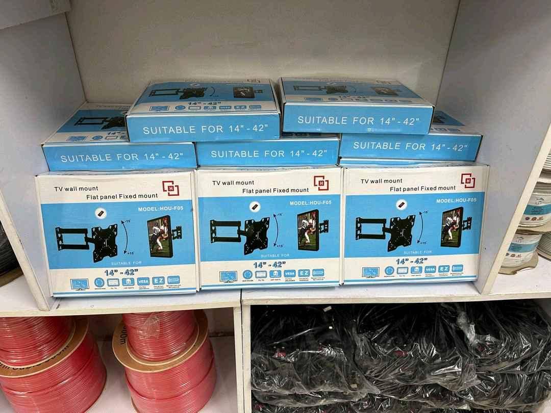 TV stand 14"-42" for sale in Kampala - Yilick