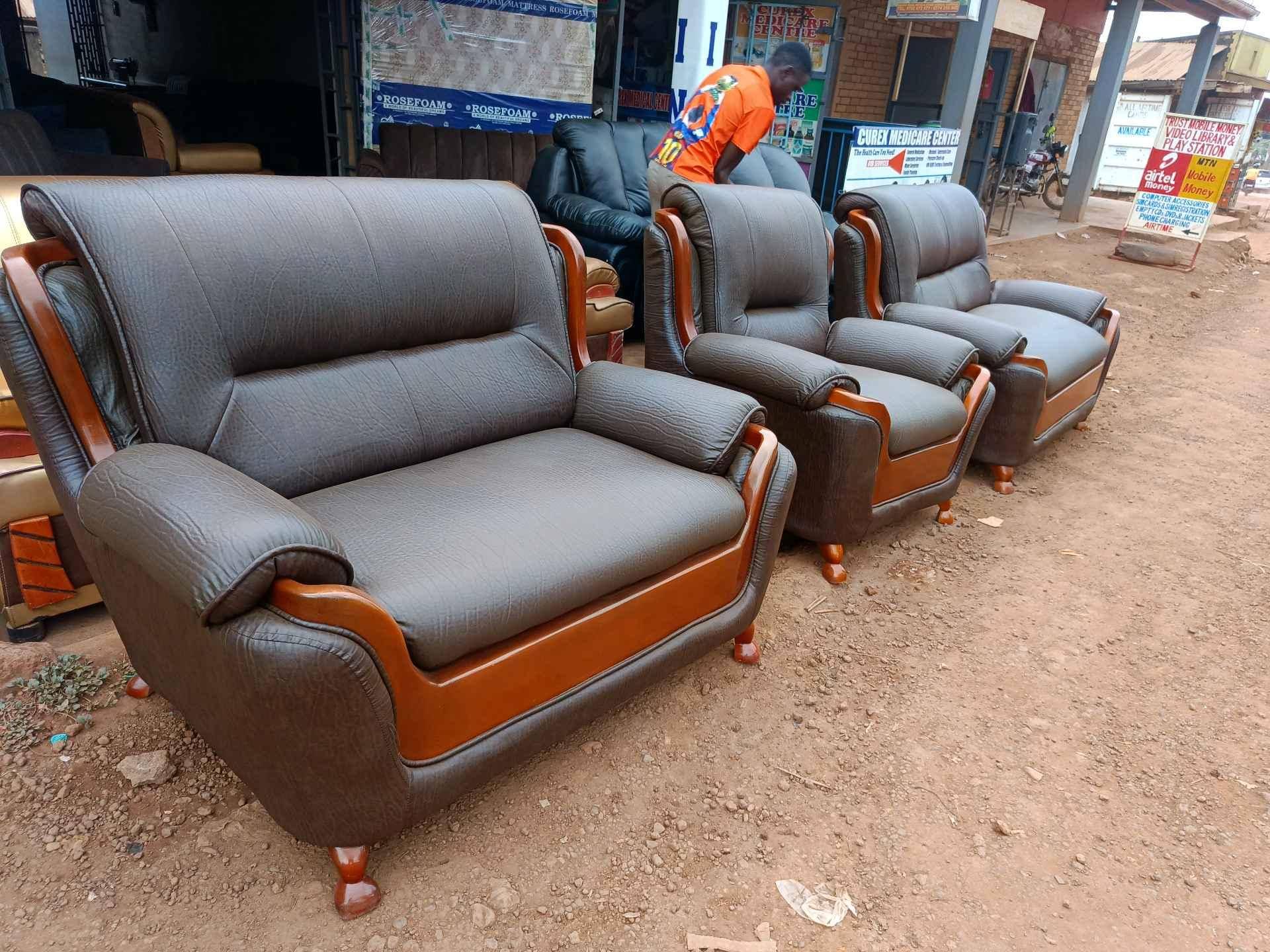 five seater leather sofa set for sale in Kampala - Yilick