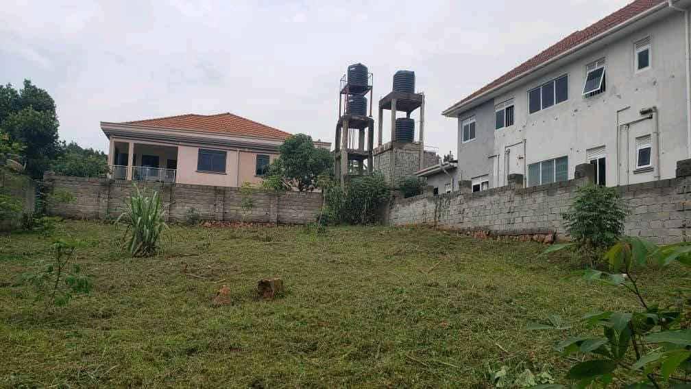 PRIME LAND 18DECIMALS IN BWEBAJJA. AT UGX180M for sale in Kampala - Yilick