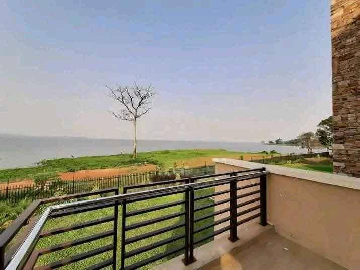 Lake front 4Bedrooms house in Garuga for sale in Kampala - Yilick
