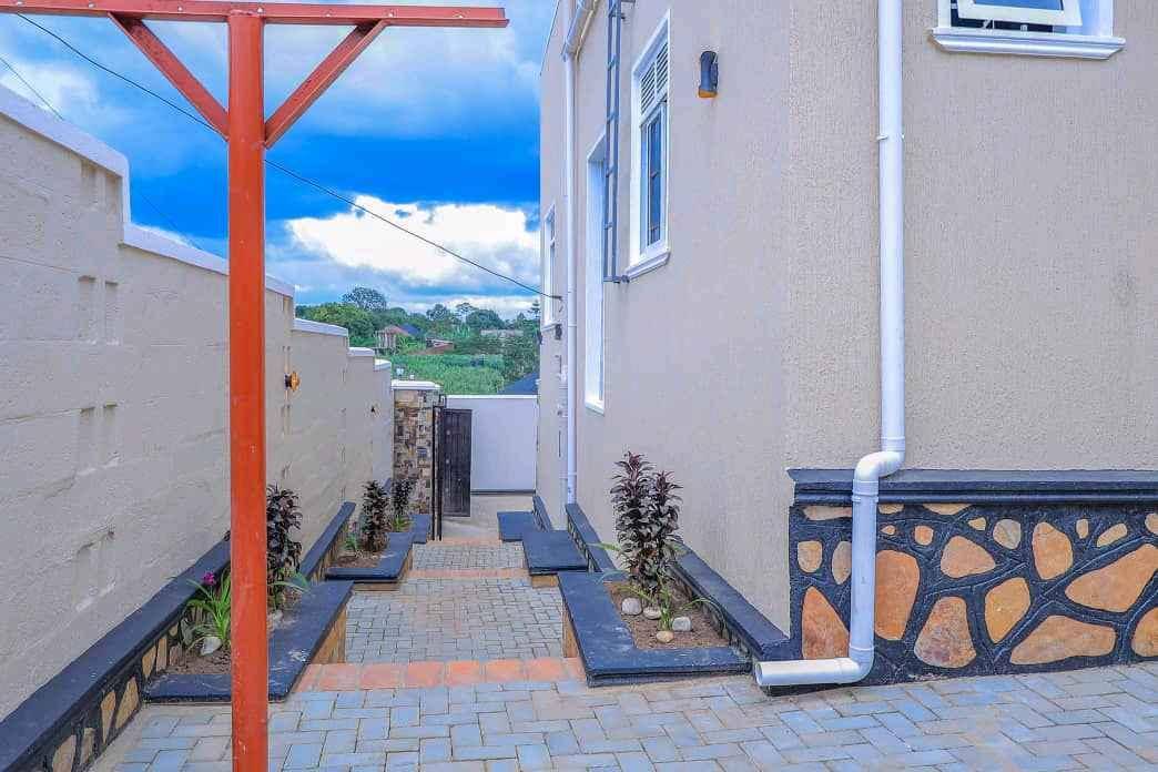 House for sale with a title for sale in Wakiso - Yilick