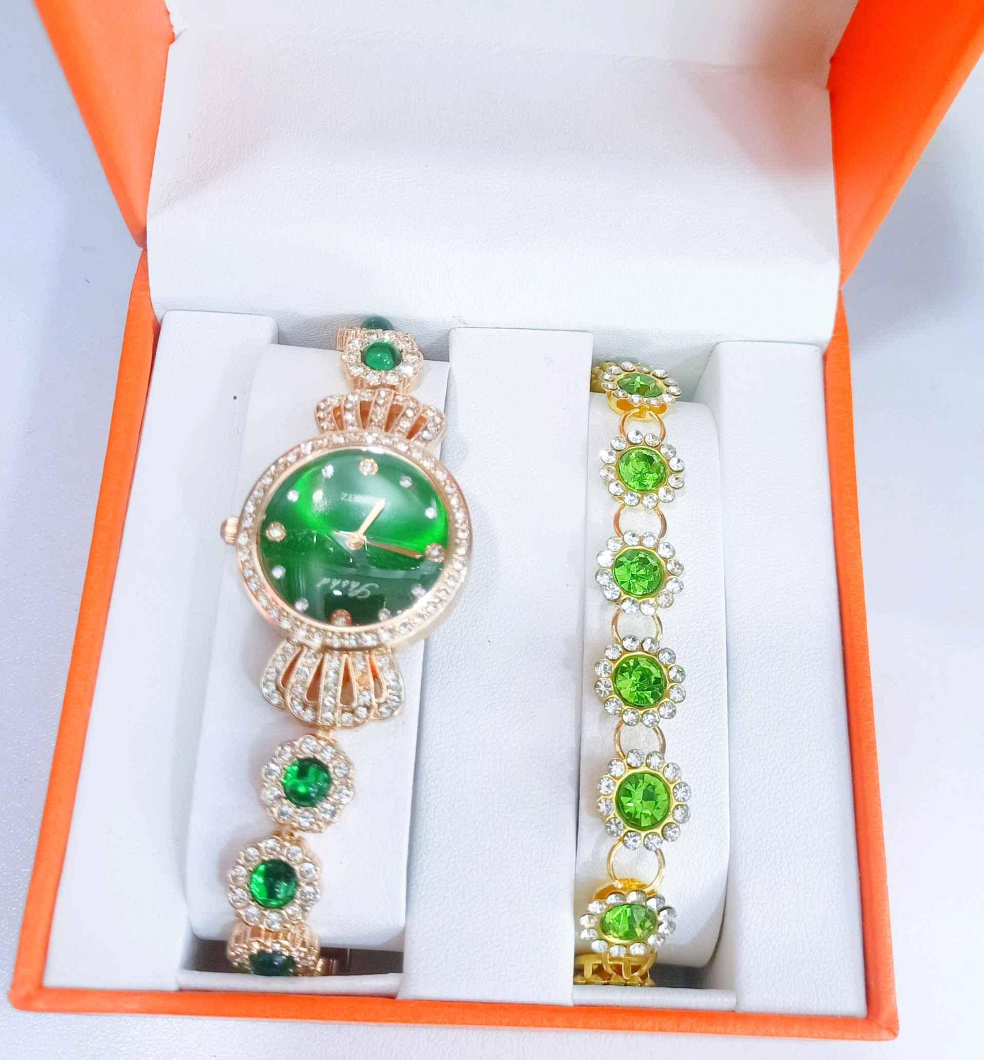 Fashionable Ladies watch with Bracelet for sale in Kampala - Yilick
