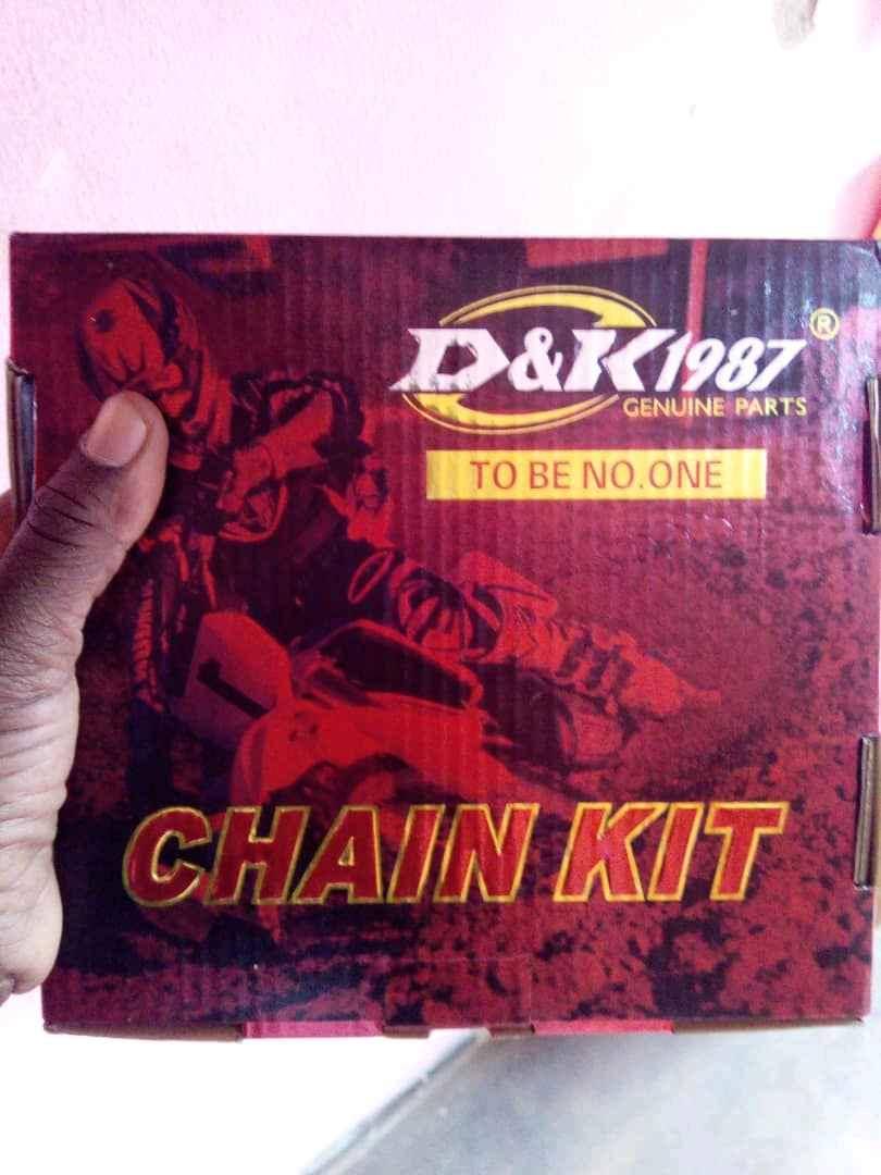 Brake shoes, Chain kits, Springs, Clutch, Side mirrors for sale in Kampala - Yilick