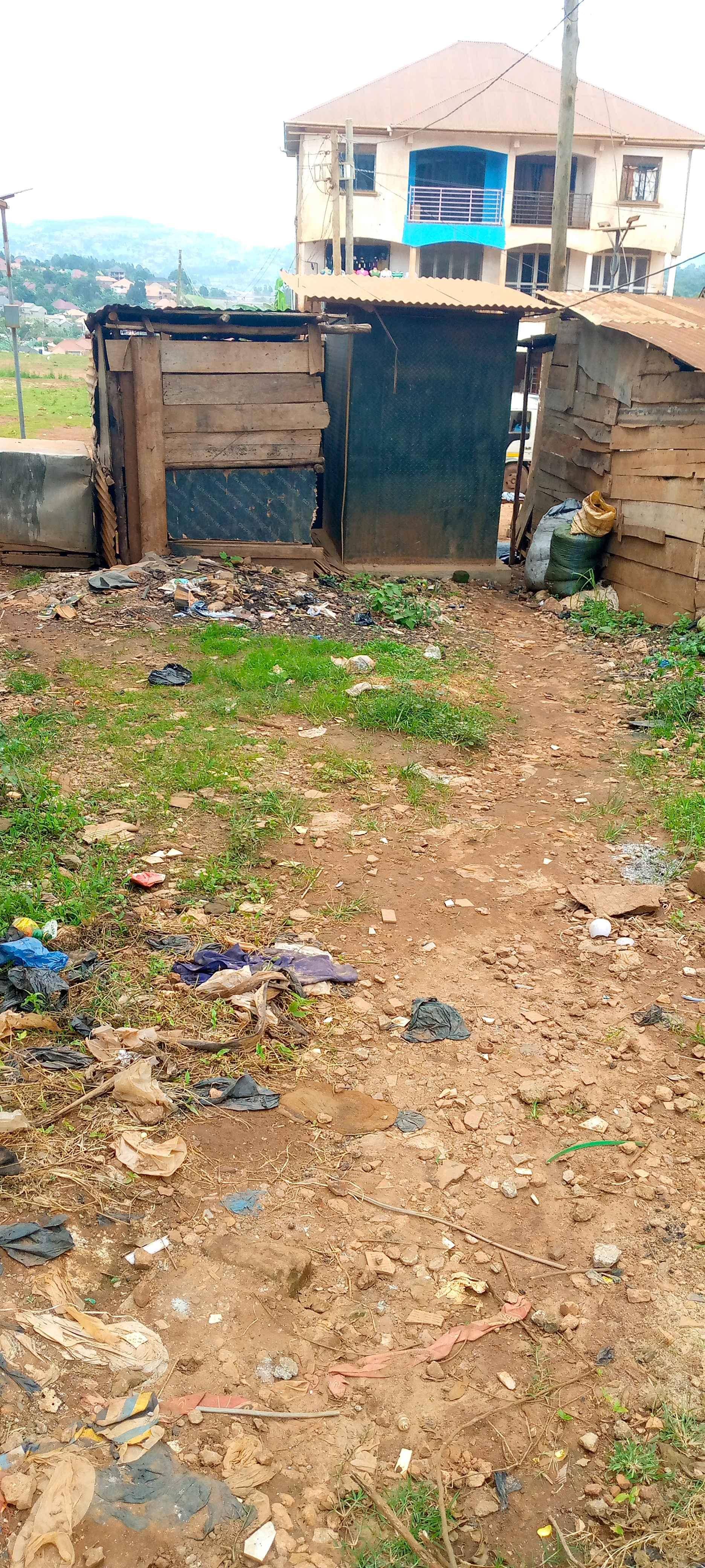 space for rent available at makandwa near road for sale in Kampala - Yilick