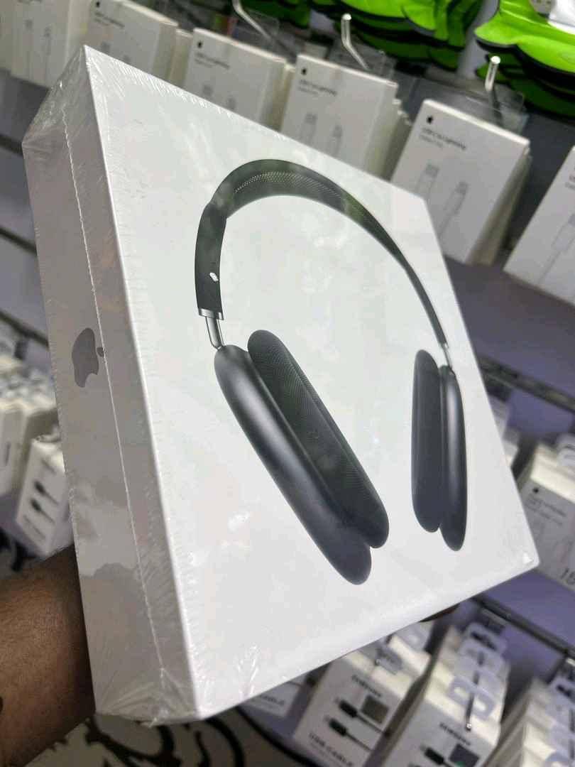 Apple Headphones for sale in Kampala - Yilick