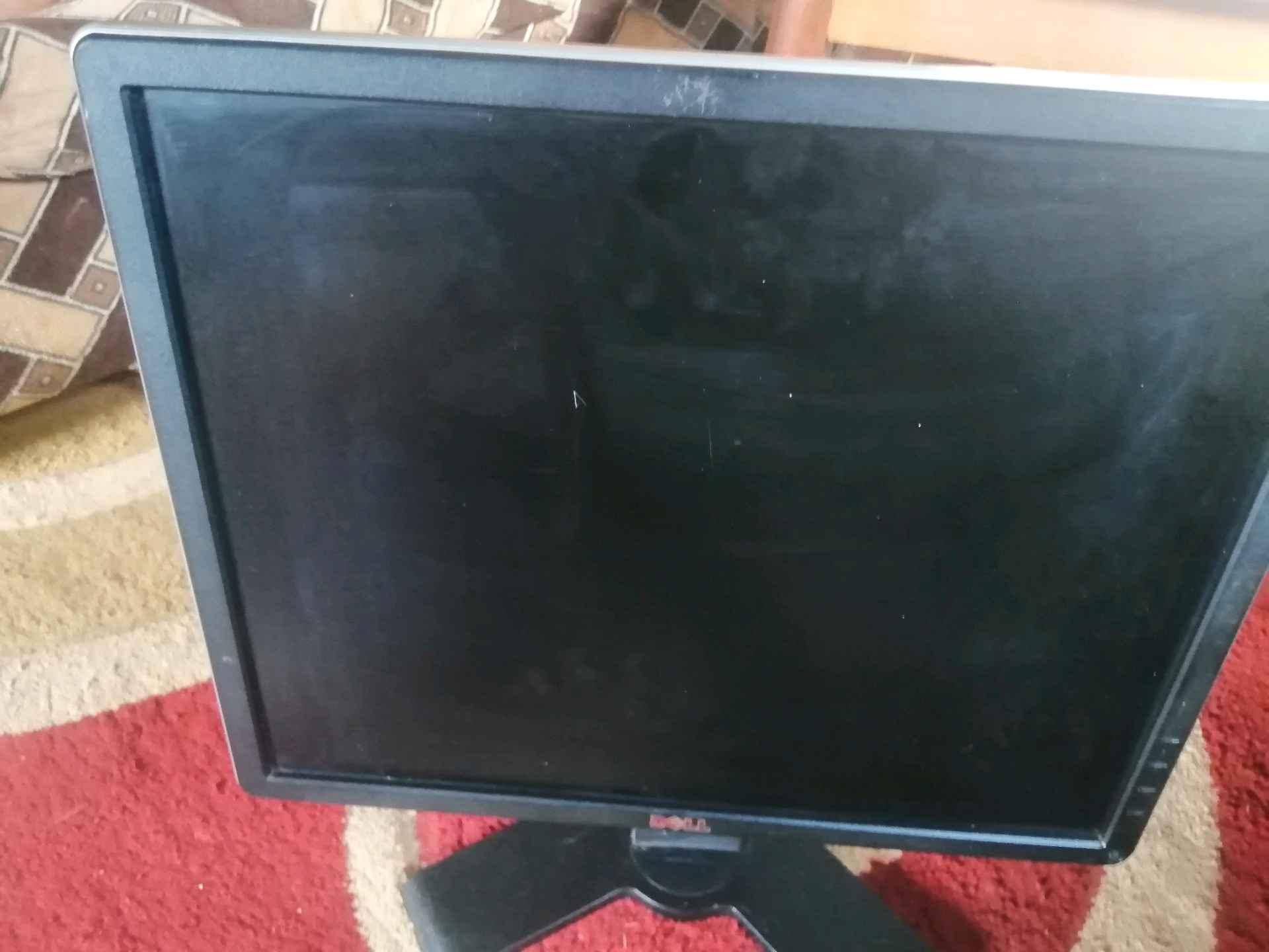 dell monitor P1914Sf for sale in Wakiso - Yilick