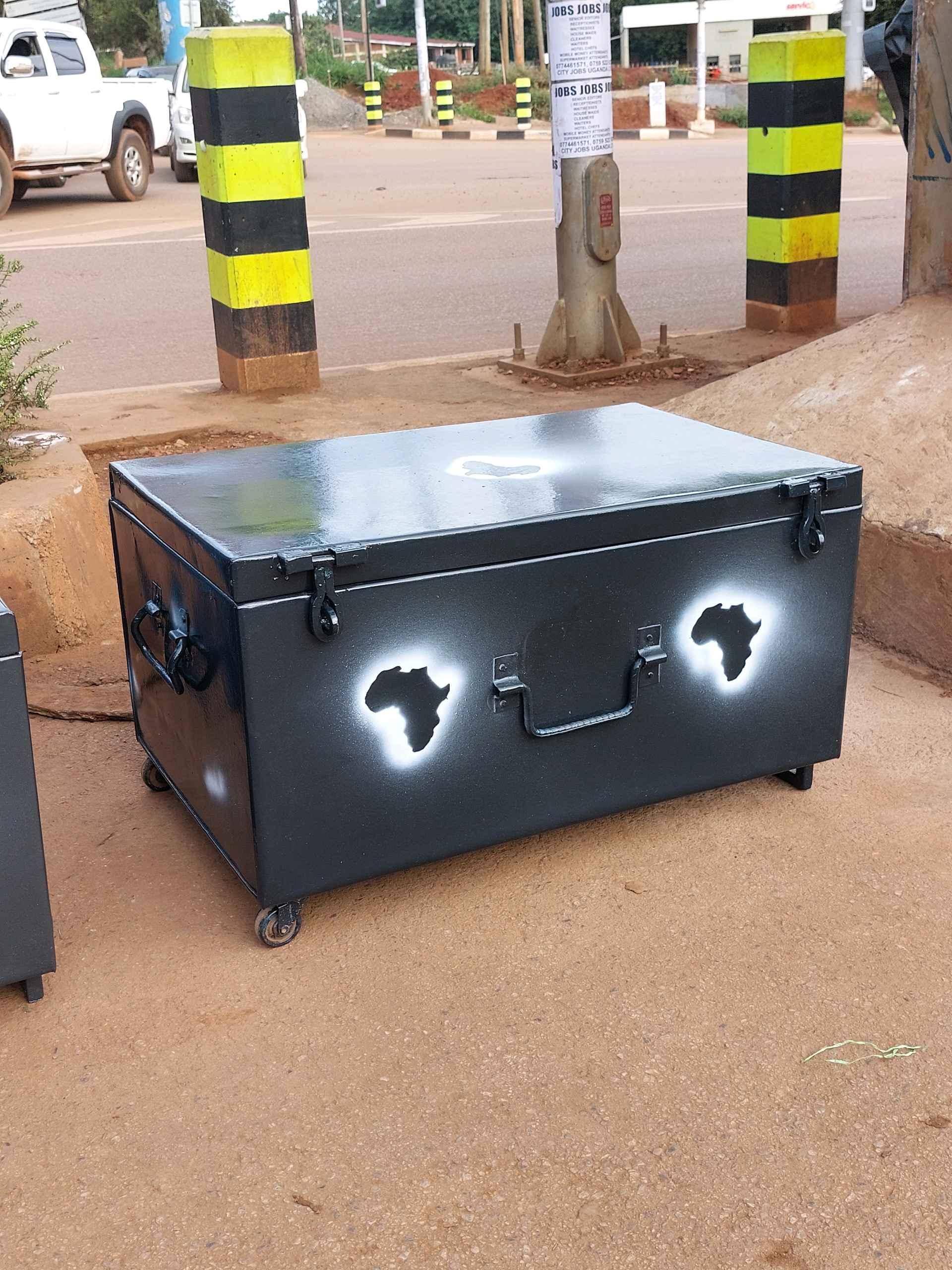 large size metallic school suitcases with rollers for sale in Kampala - Yilick