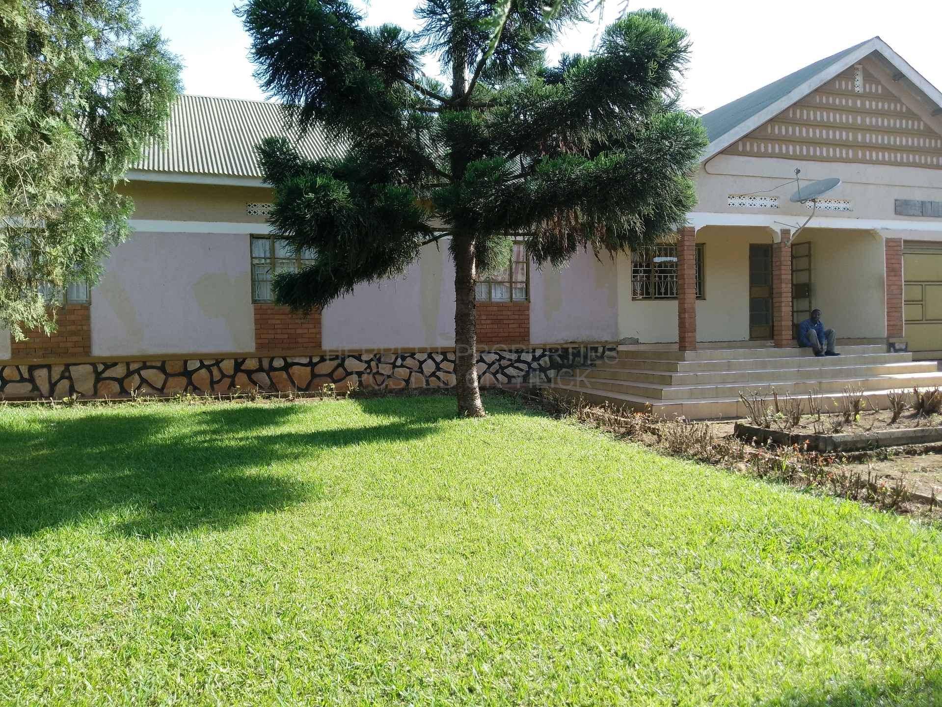 4bedroom standalone bweyogerere for sale in Kampala - Yilick
