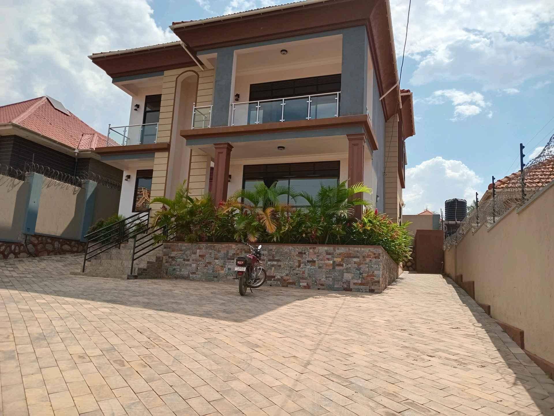 6bedrooms 2bathroom  house for sale kira for sale in Kampala - Yilick