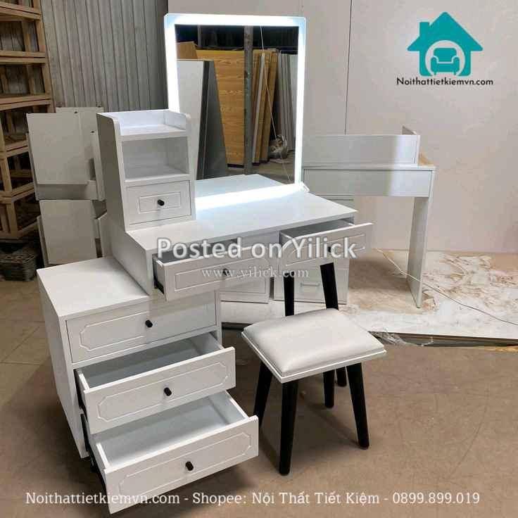 Dressing mirror/ dresser for sale in Kampala - Yilick