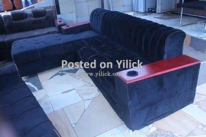 l shape sofa in black of 6 people's for sale in Kampala - Yilick