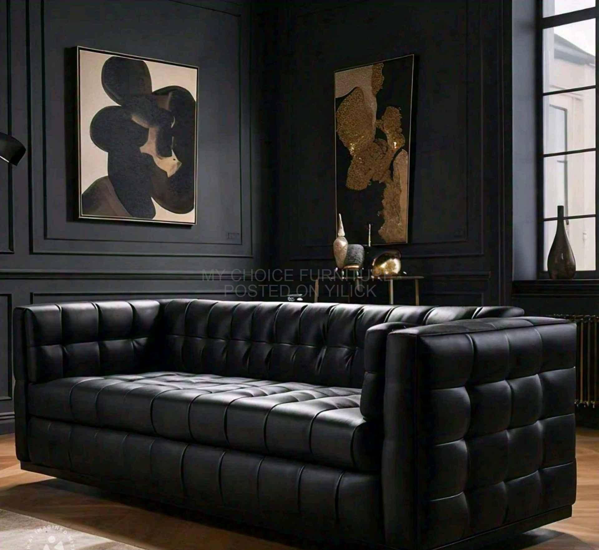 3sitter sofa very new in good condition  for sale in Kampala - Yilick