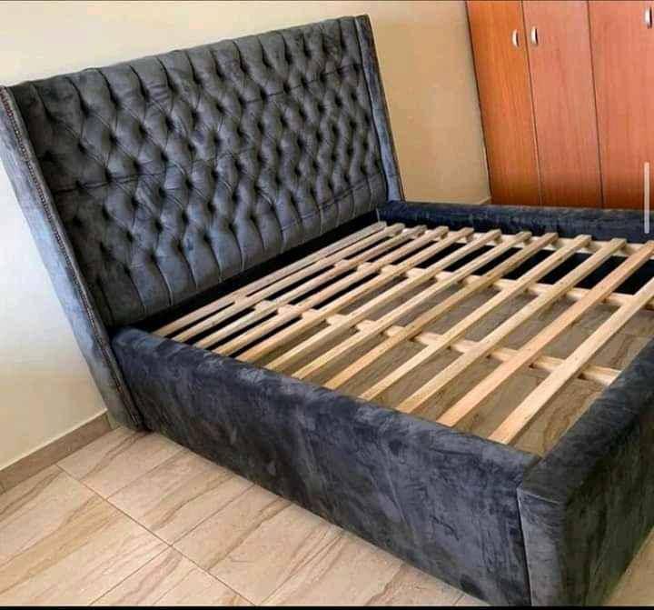 5 by 6 modern bed  for sale in Kampala - Yilick