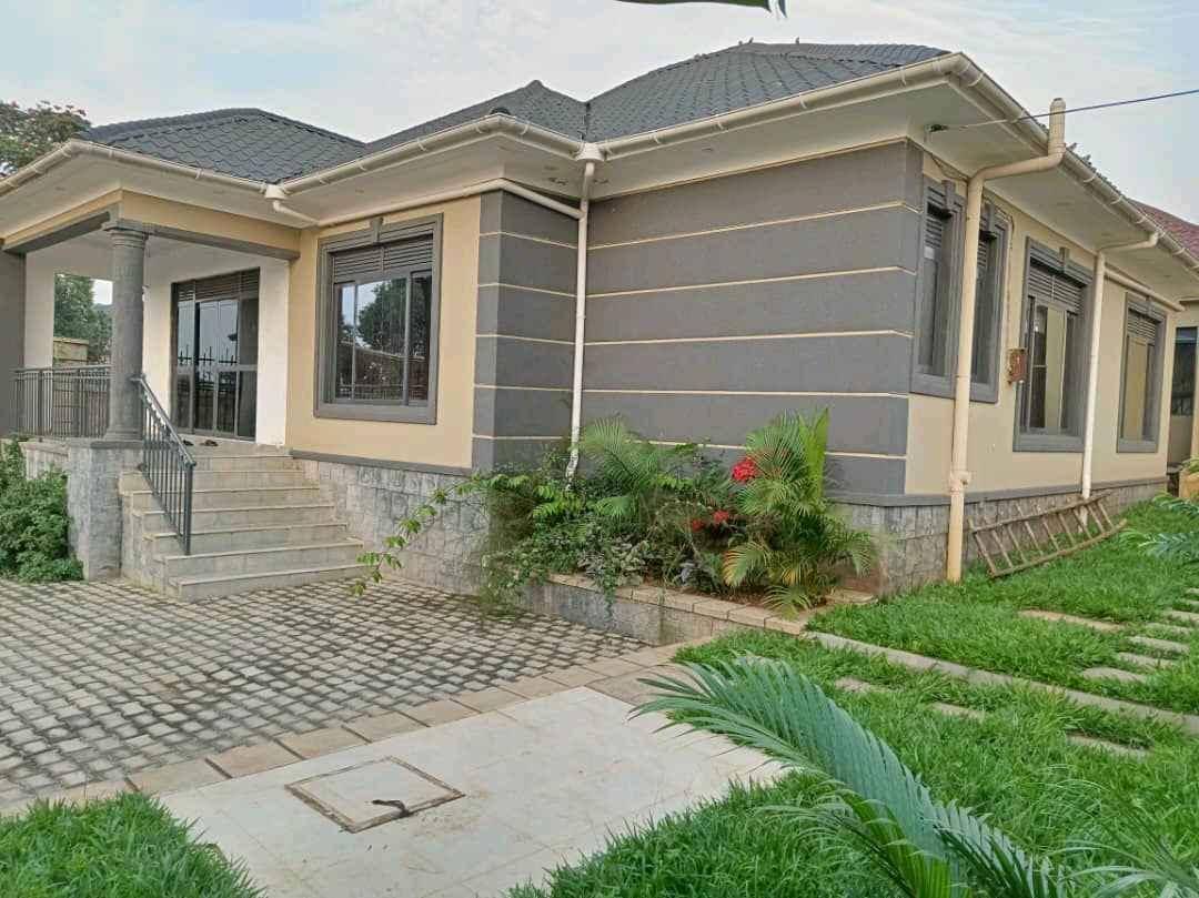 Brand New 4 bedroomed Home Namugongo for sale in Kampala - Yilick