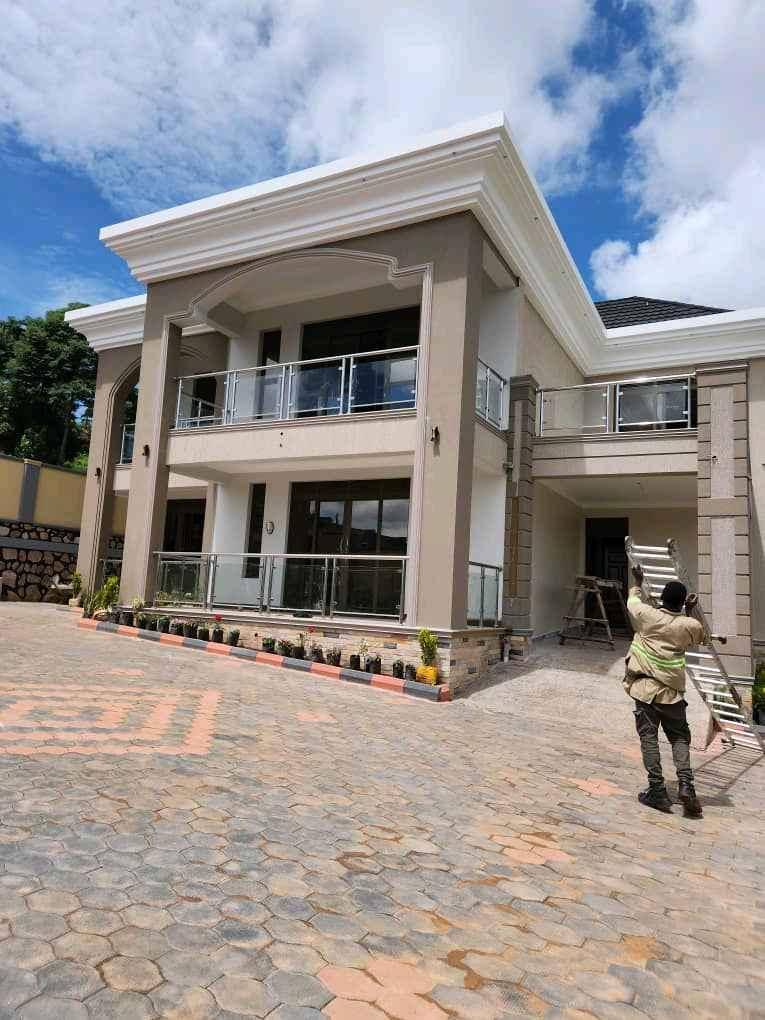 5 bedroomed Mansion for Sale Entebbe for sale in Kampala - Yilick