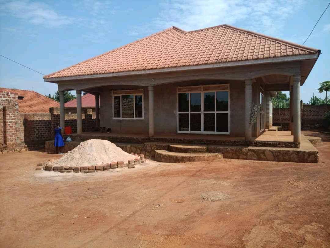 3 Bedroomed Home for Sale Entebbe for sale in Kampala - Yilick