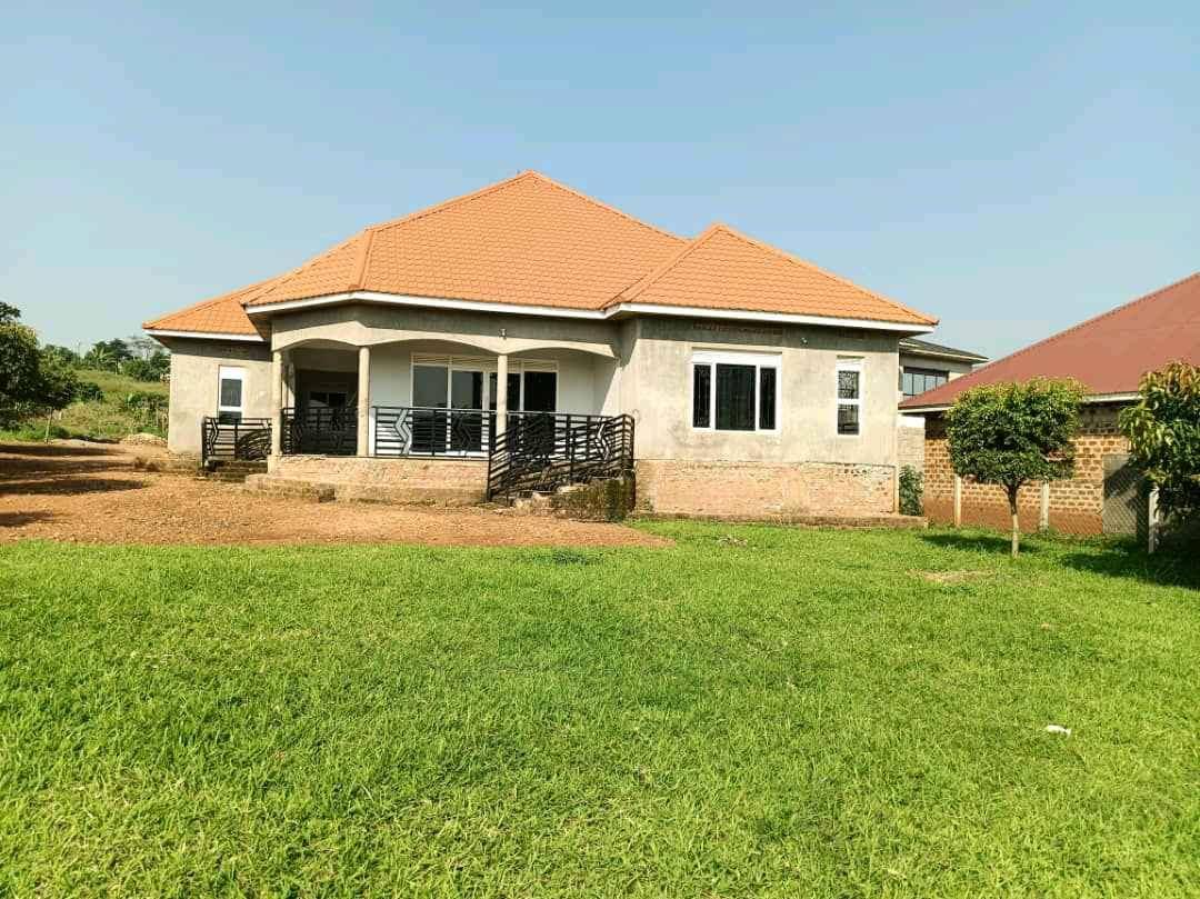 Nice 6 bedroomed Home in Namugongo Bukerere for sale in Kampala - Yilick