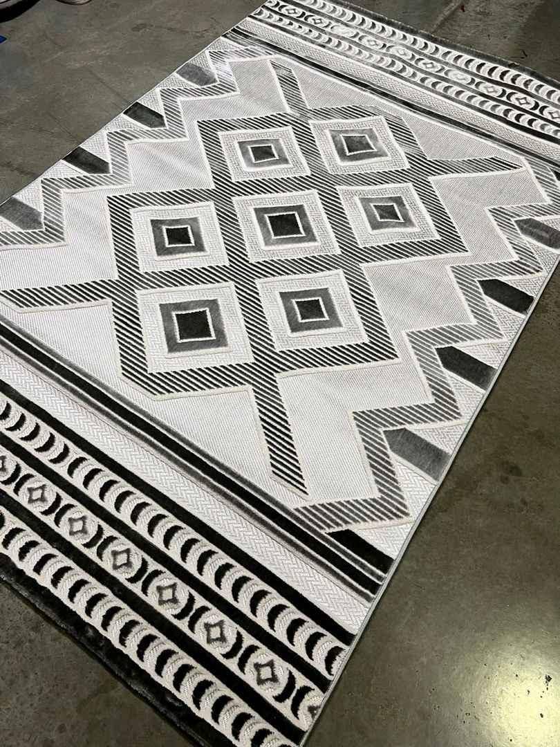 CENTER RUG 3X2 METERS CRAFT LARGE SIZE  for sale in Kampala - Yilick