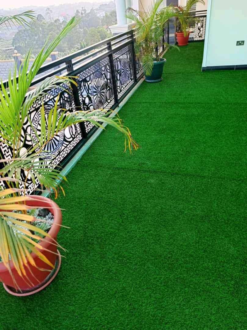 Artificial turf (GRASS CARPETS)45k per square meter for sale in Kampala - Yilick