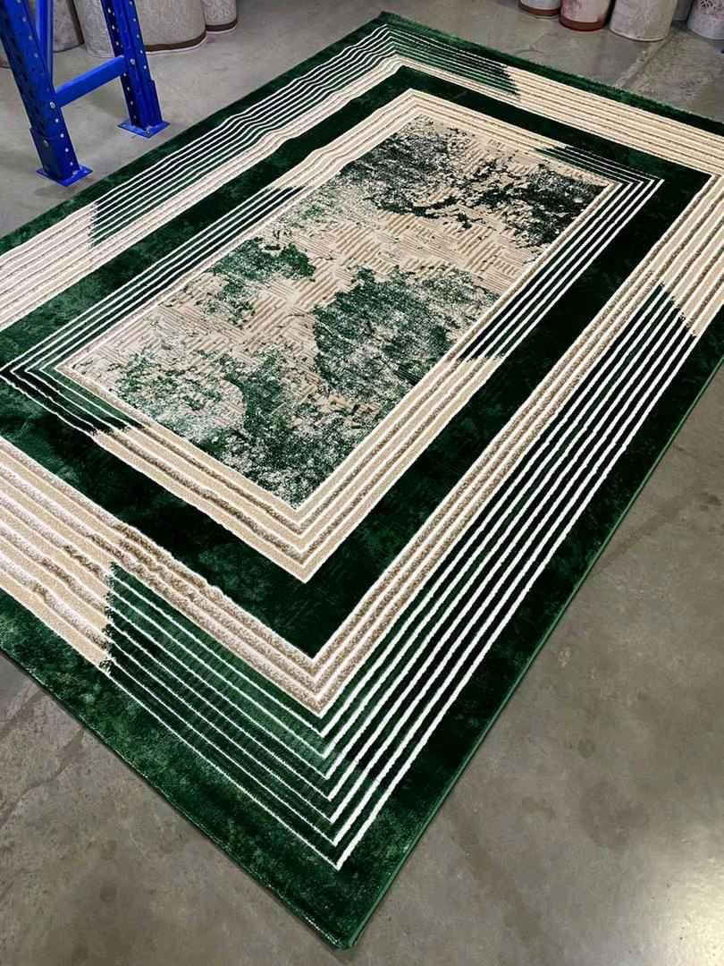 Center Rug large size 420000 for sale in Kampala - Yilick