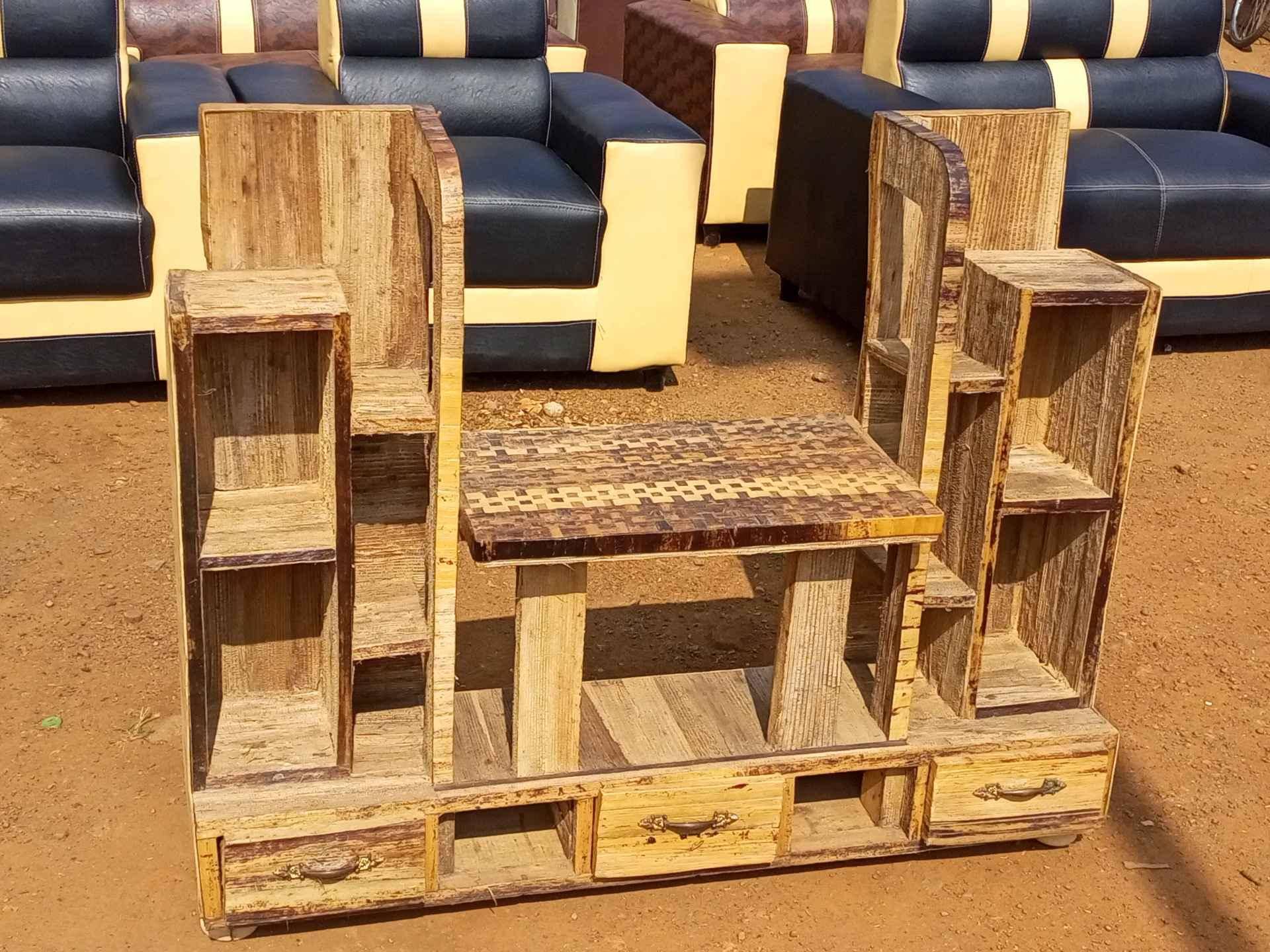 Artistic Crafty TV stand  for sale in Kampala - Yilick