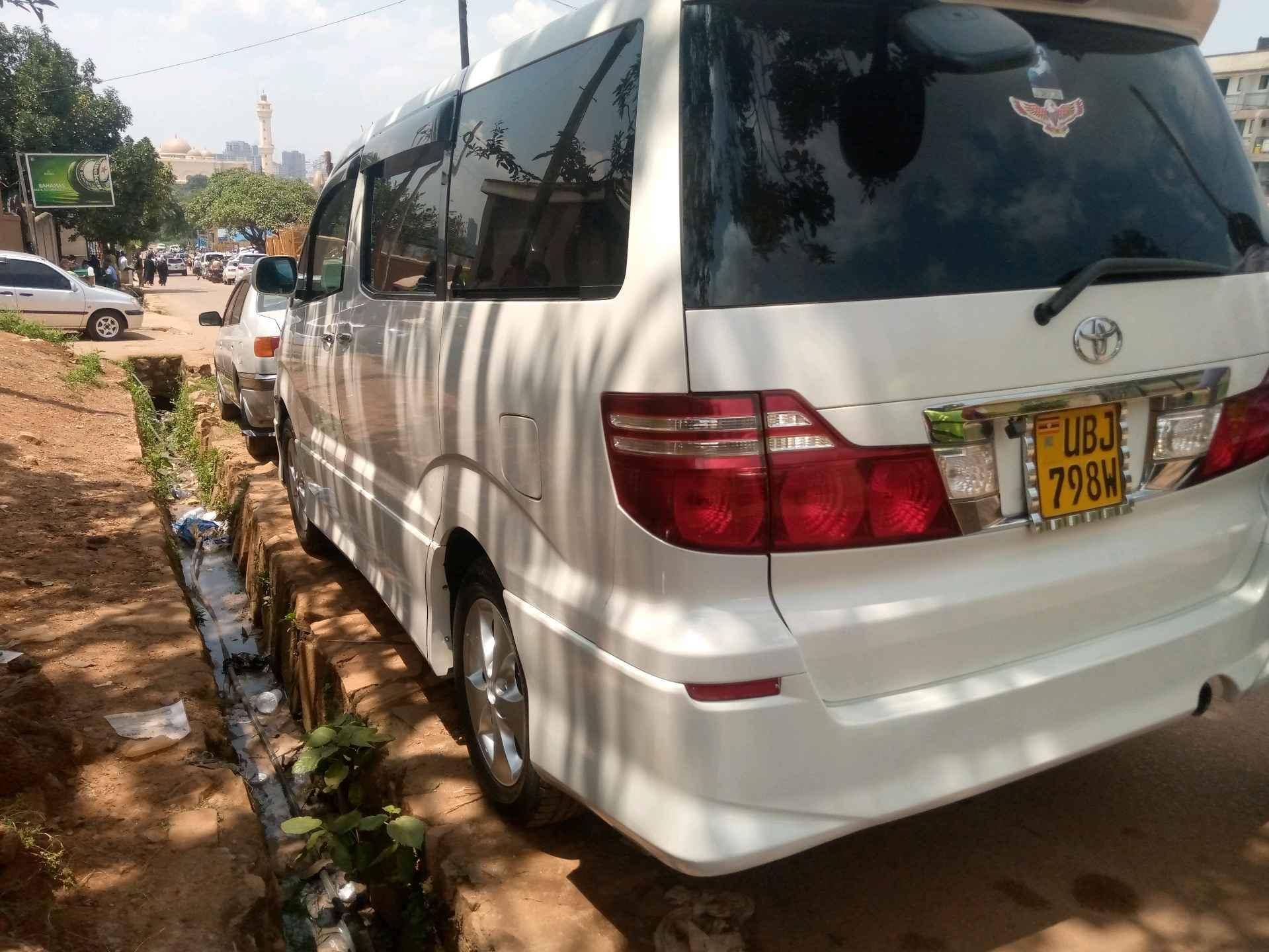 Toyota alphad colour white  for sale in Kampala - Yilick