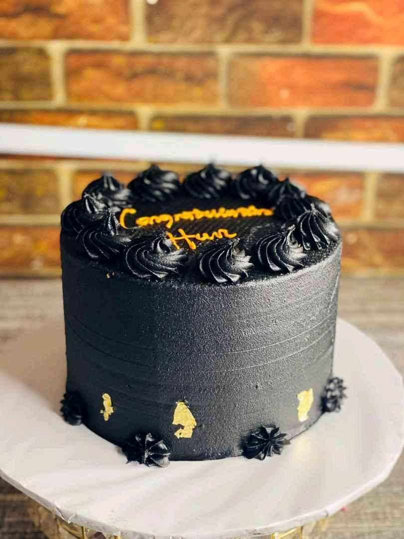 Butter cream cake for sale in Kampala - Yilick