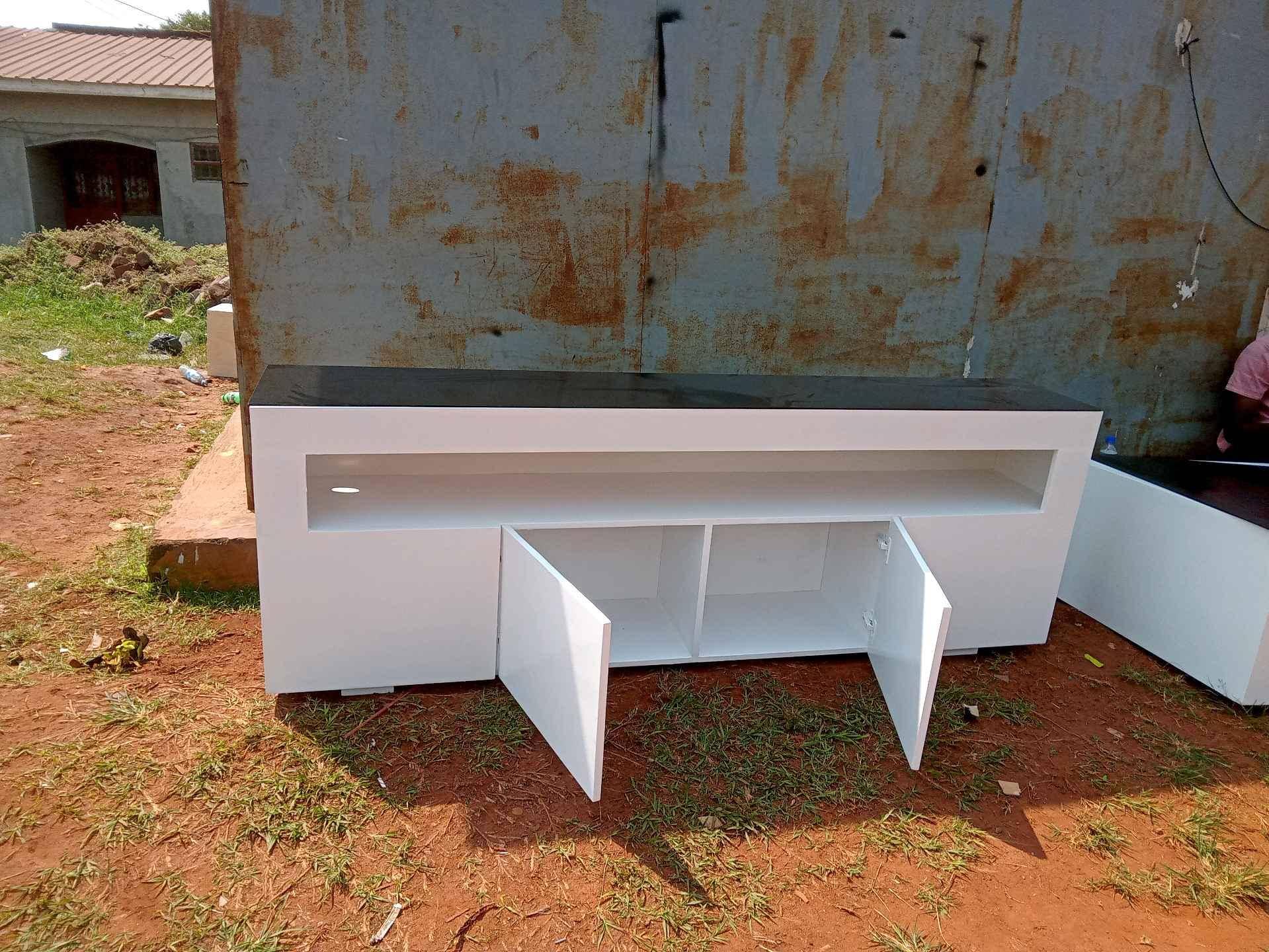 TV stand/TV stand/TV stand white and black for sale in Kampala - Yilick
