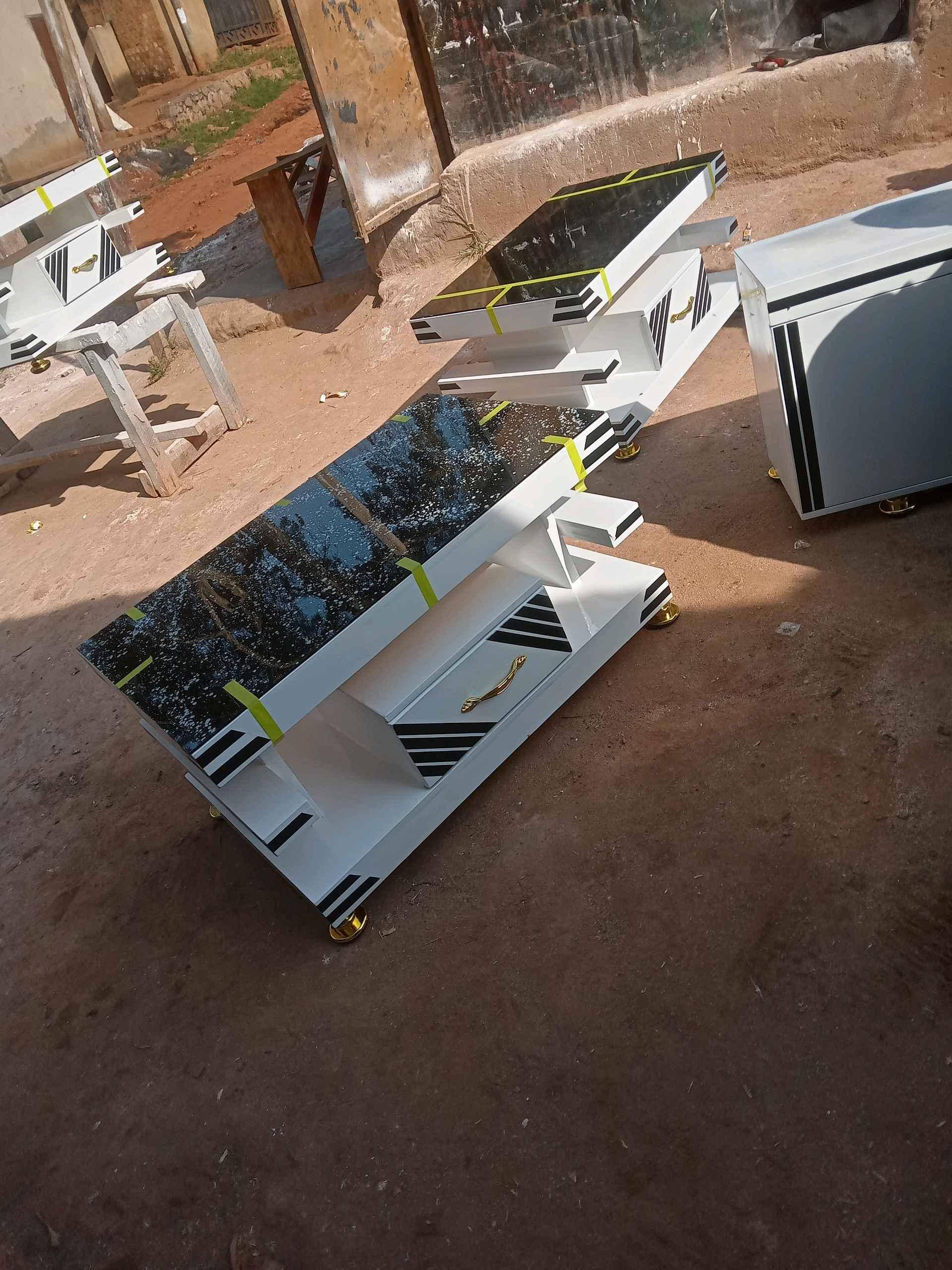 medium size center table for sale in Kampala - Yilick