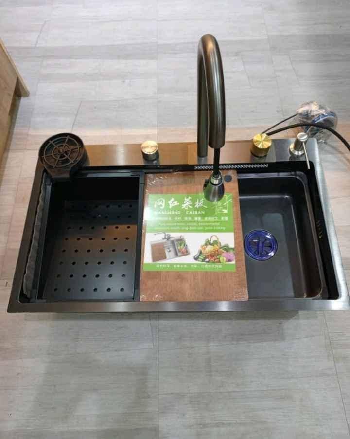 Luxury kitchen sink at 650k for sale in Kampala - Yilick