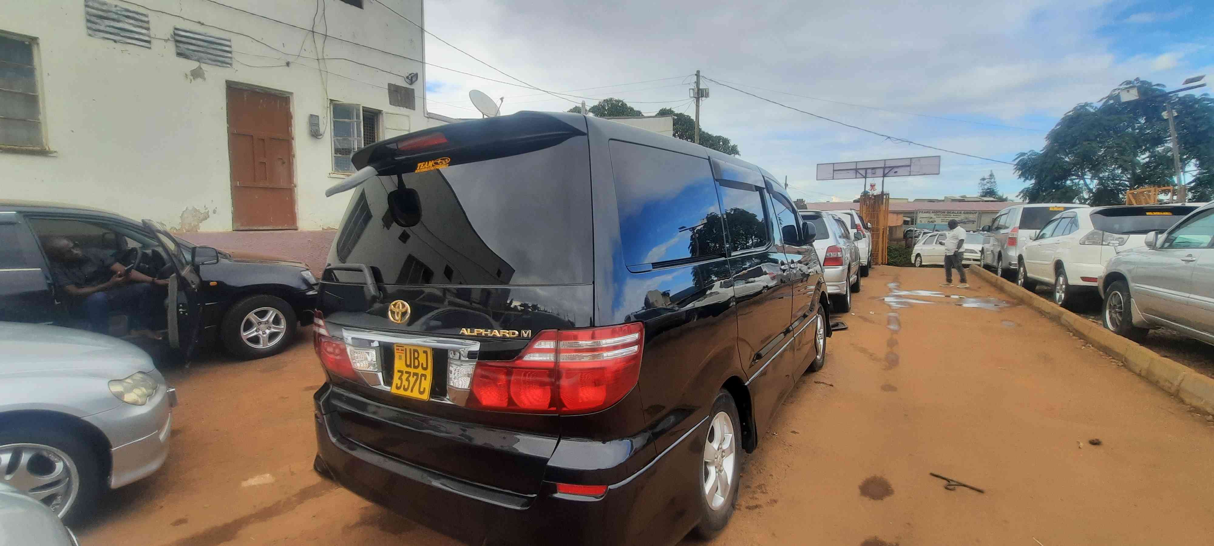 Toyota alphard for sale in Kampala - Yilick