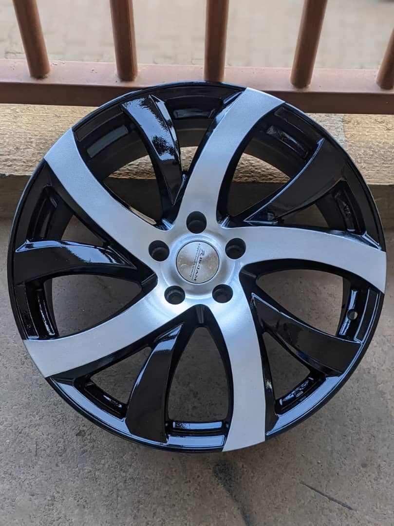 Harrier kawundo & MarkX sport rims size 19 for sale in Kampala - Yilick